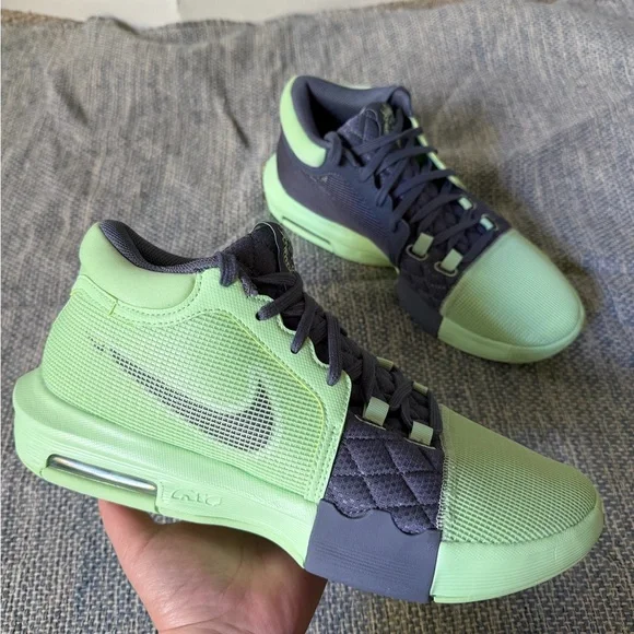 New with Box: Nike LeBron Witness VIII Box in Purple - Picture 7 of 11